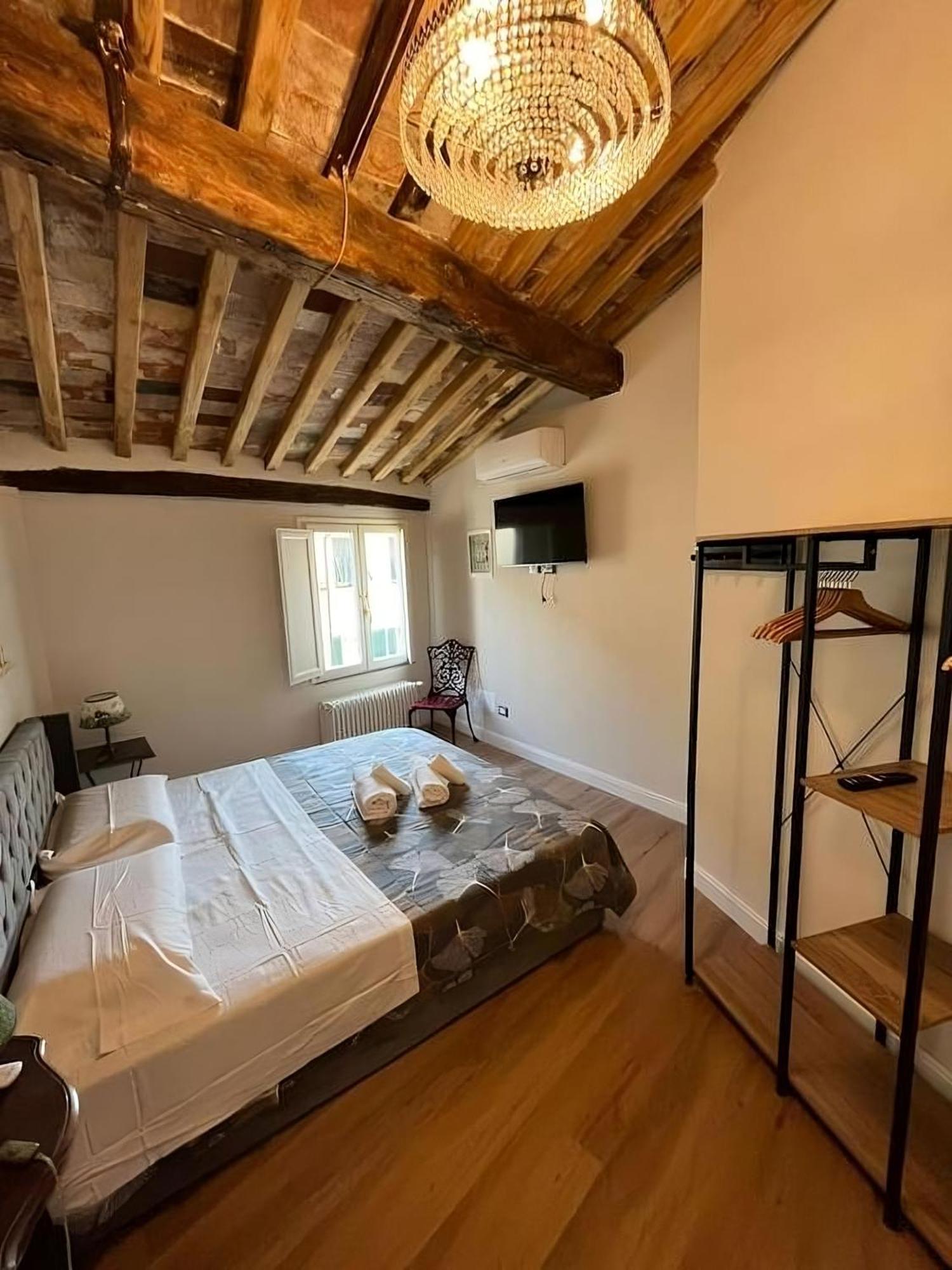 31 Steps To Heaven - Heart Of Lucca Apartment Bagian luar foto